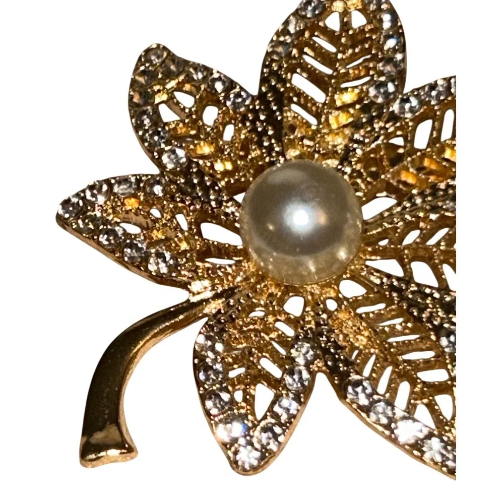 Gold Tone Leaf Brooch Faux Pearl Rhinestone‎ Filigree Floral Pin Vintage Style
